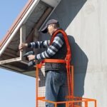 VEVOR Cage de Sécurité Chariots Élévateurs Capacité 635 kg Nacelle Plate-forme de Travail 114,3x109,2x203,2 cm Harnais Sécurité Verrou Drainage Roues Panier Outils Antidérapant pour Travaux en Hauteur – Image 8